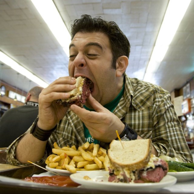 man-vs-food-00001-640x640